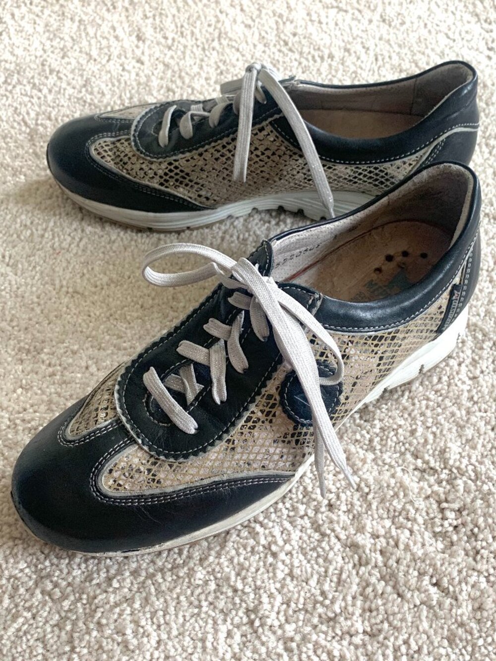 Mephisto Snake Pattern Air-Jet Sneakers, Genuine Leather, Size 6 - Picture 2 of 7